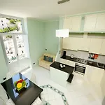 Lae Domus 아파트 아트라니