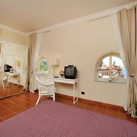 拉伊多莫斯公寓 *